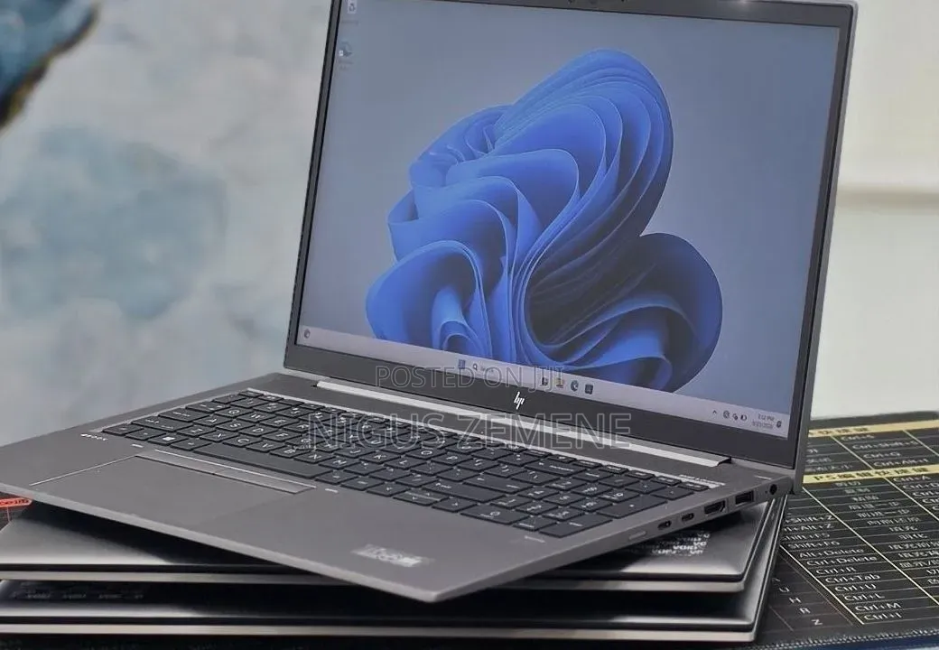 New Laptop HP ZBook Studio G8 16GB Intel Core i5 SSD 512GB