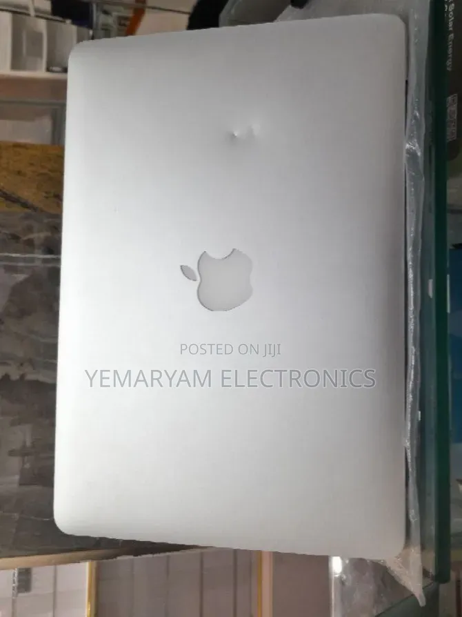New Laptop Apple MacBook Pro 2013 8GB Intel Core i5 SSD 256GB