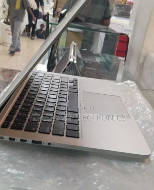 New Laptop Apple MacBook Pro 2013 8GB Intel Core i5 SSD 256GB