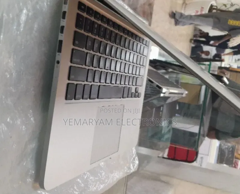New Laptop Apple MacBook Pro 2013 8GB Intel Core i5 SSD 256GB