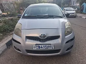 Toyota Yaris 2010 Silver