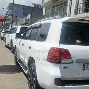 Toyota Land Cruiser 2011 White