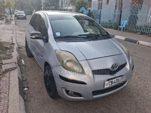 Toyota Yaris 2010 Silver