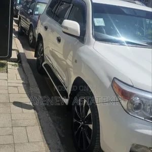 Toyota Land Cruiser 2011 White