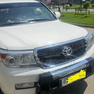 Toyota Land Cruiser 2011 White