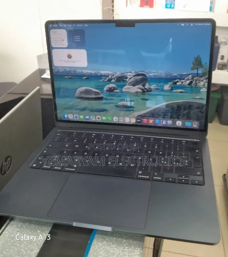 New Laptop Apple MacBook Air 2024 M3 24GB Apple M3 SSD 512GB