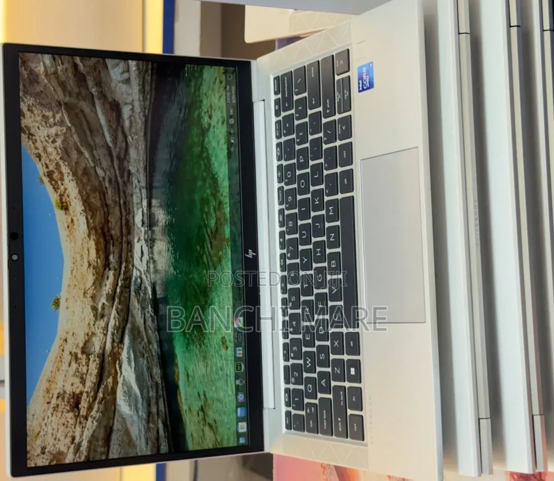 New Laptop HP EliteBook 830 G8 8GB Intel Core i7 SSD 512GB