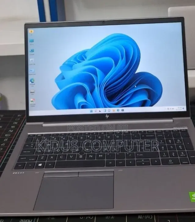 New Laptop HP ZBook Studio 16GB Intel Core i7 SSD 512GB