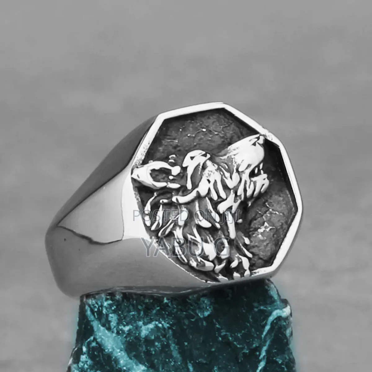 Men's Stainless Steel Signet Ring Featuring a Howling Wolf