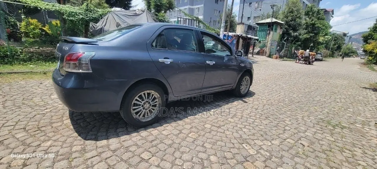 Toyota Belta 2007 Gray