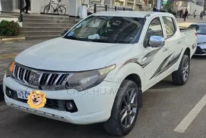 Mitsubishi L200 2015 White