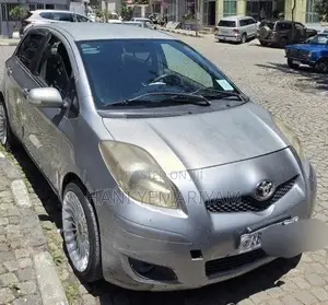 Toyota Yaris 2010 Silver