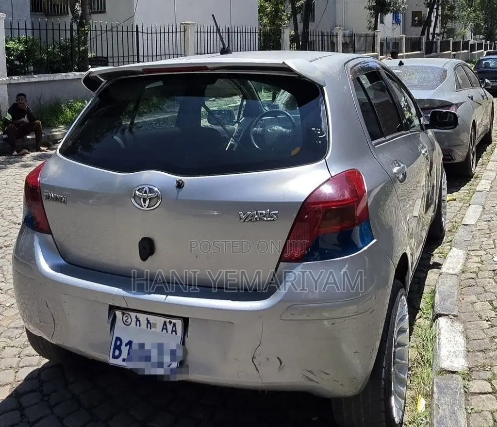 Toyota Yaris 2010 Silver