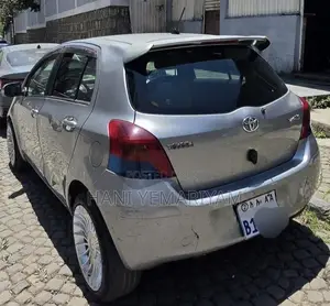 Toyota Yaris 2010 Silver