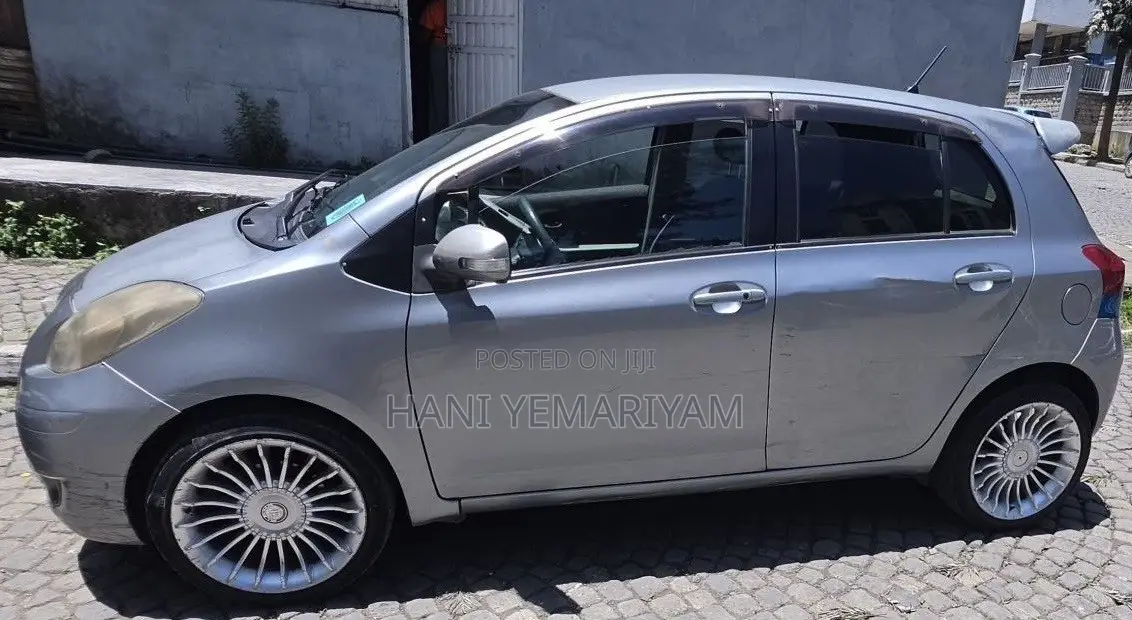 Toyota Yaris 2010 Silver