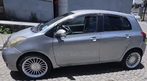 Toyota Yaris 2010 Silver