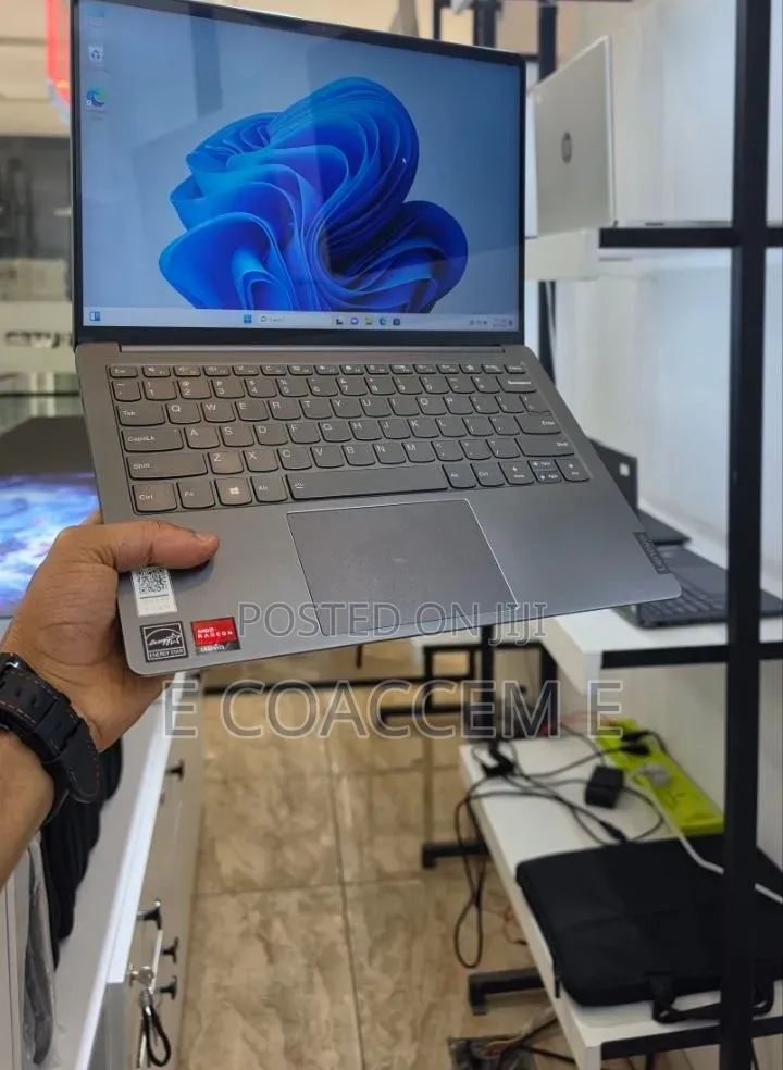 New Laptop Lenovo IdeaPad 130 16GB AMD Ryzen 7 SSD 512GB