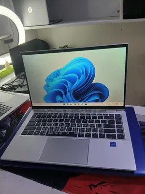 New Laptop HP EliteBook 1040 G8 16GB Intel Core i7 SSD 512GB