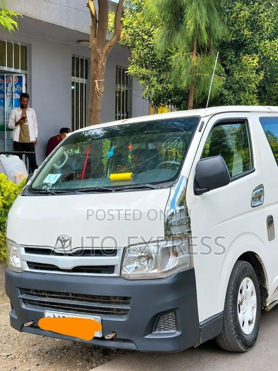 Toyota HiAce 2011 White