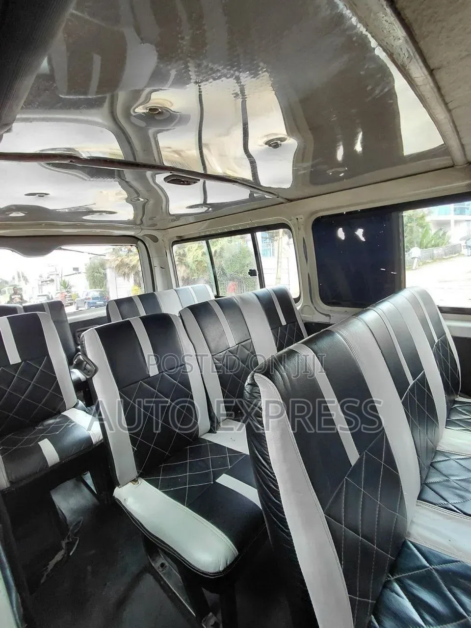 Toyota HiAce 2011 White