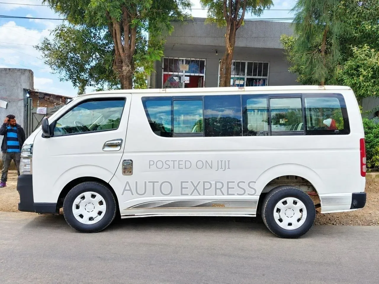 Toyota HiAce 2011 White