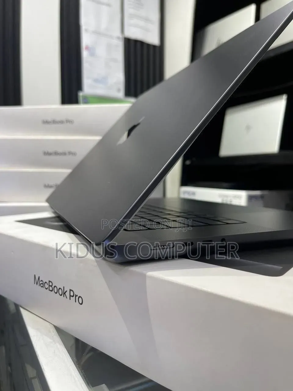 New Laptop Apple MacBook Pro 2024 M4 Max 48GB Apple M4 SSD 2T