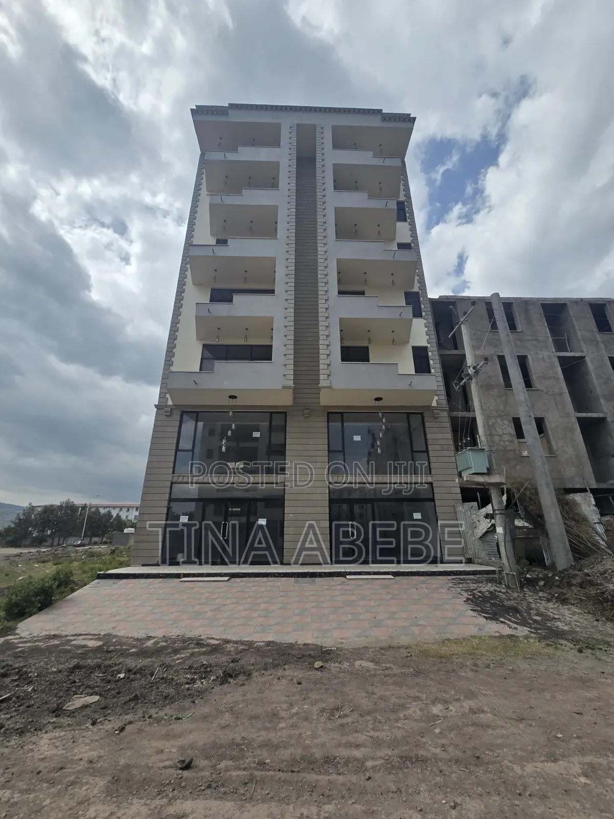 Furnished 20bdrm Apartment in Akaky Kaliti for sale