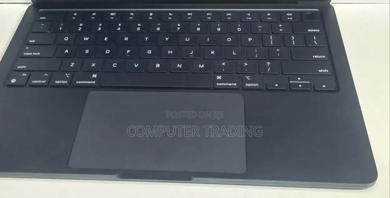 New Laptop Apple MacBook Air 2022 M2 8GB Intel Core i7 SSD 256GB
