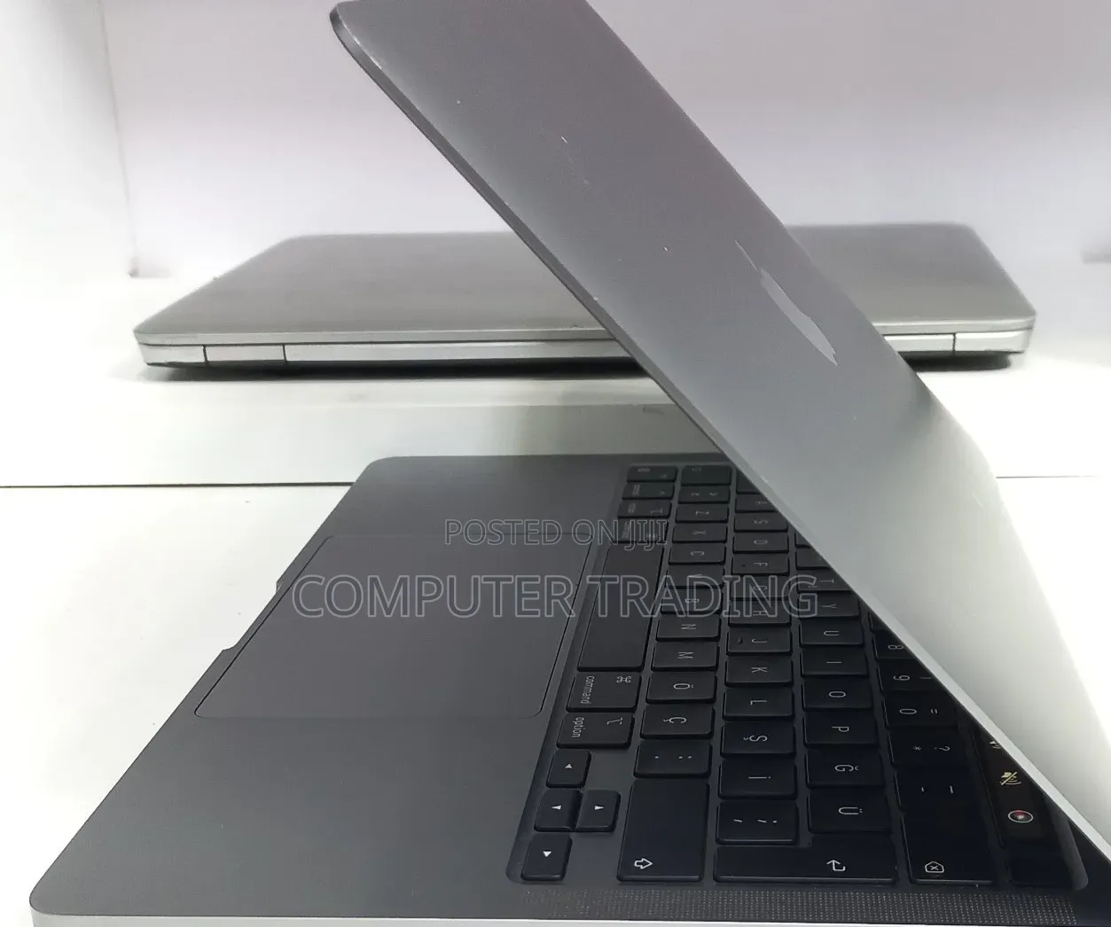 New Laptop Apple MacBook Pro 2020 M1 8GB Intel Core i7 SSD 256GB