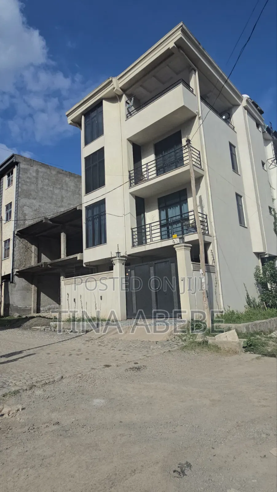 5bdrm House in Yeka for sale