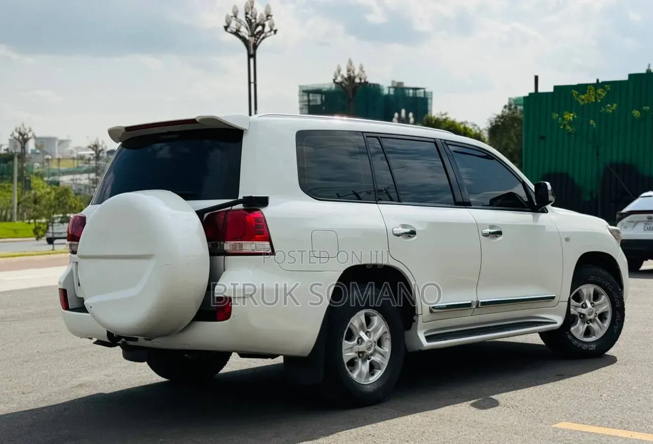 Toyota Land Cruiser 2009 Off white