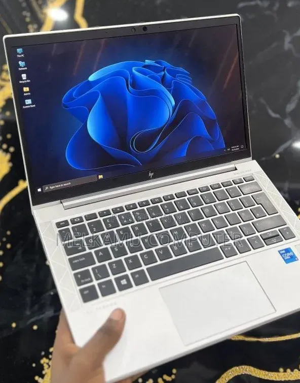 New Laptop HP EliteBook 830 G8 16GB Intel Core i5 SSD 512GB