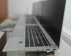 New Laptop HP EliteBook 1040 G8 16GB Intel Core i7 SSD 512GB
