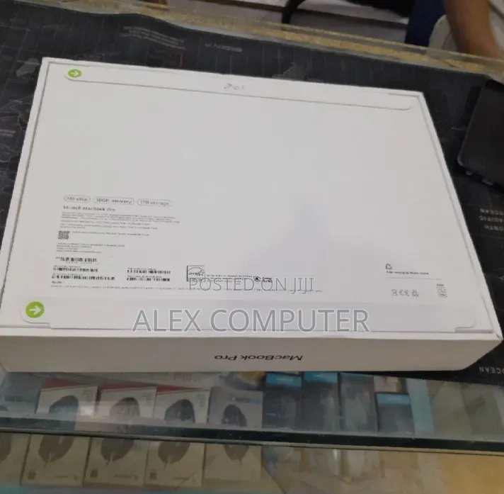 New Laptop Apple MacBook Pro 2025 M5 16GB Apple M5 SSD 1T
