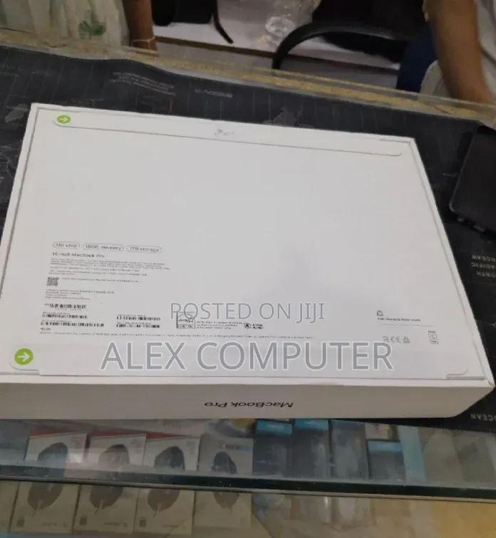New Laptop Apple MacBook Pro 2025 M5 16GB Apple M5 SSD 1T