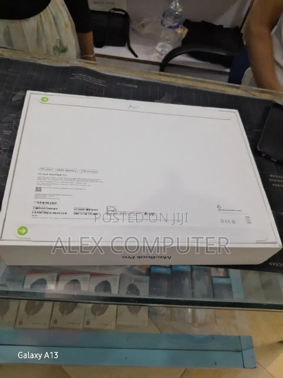 New Laptop Apple MacBook Pro 2025 M5 16GB Apple M5 SSD 1T