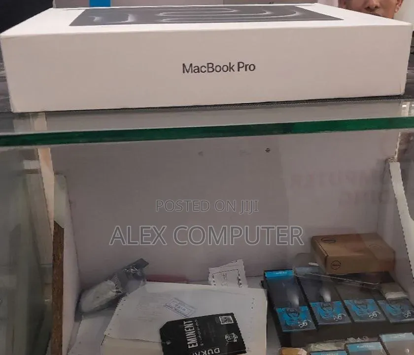 New Laptop Apple MacBook Pro 2025 M5 16GB Apple M5 SSD 1T