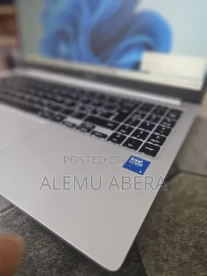New Laptop Samsung Galaxy Book4 8GB Intel Core 5 SSD 512GB