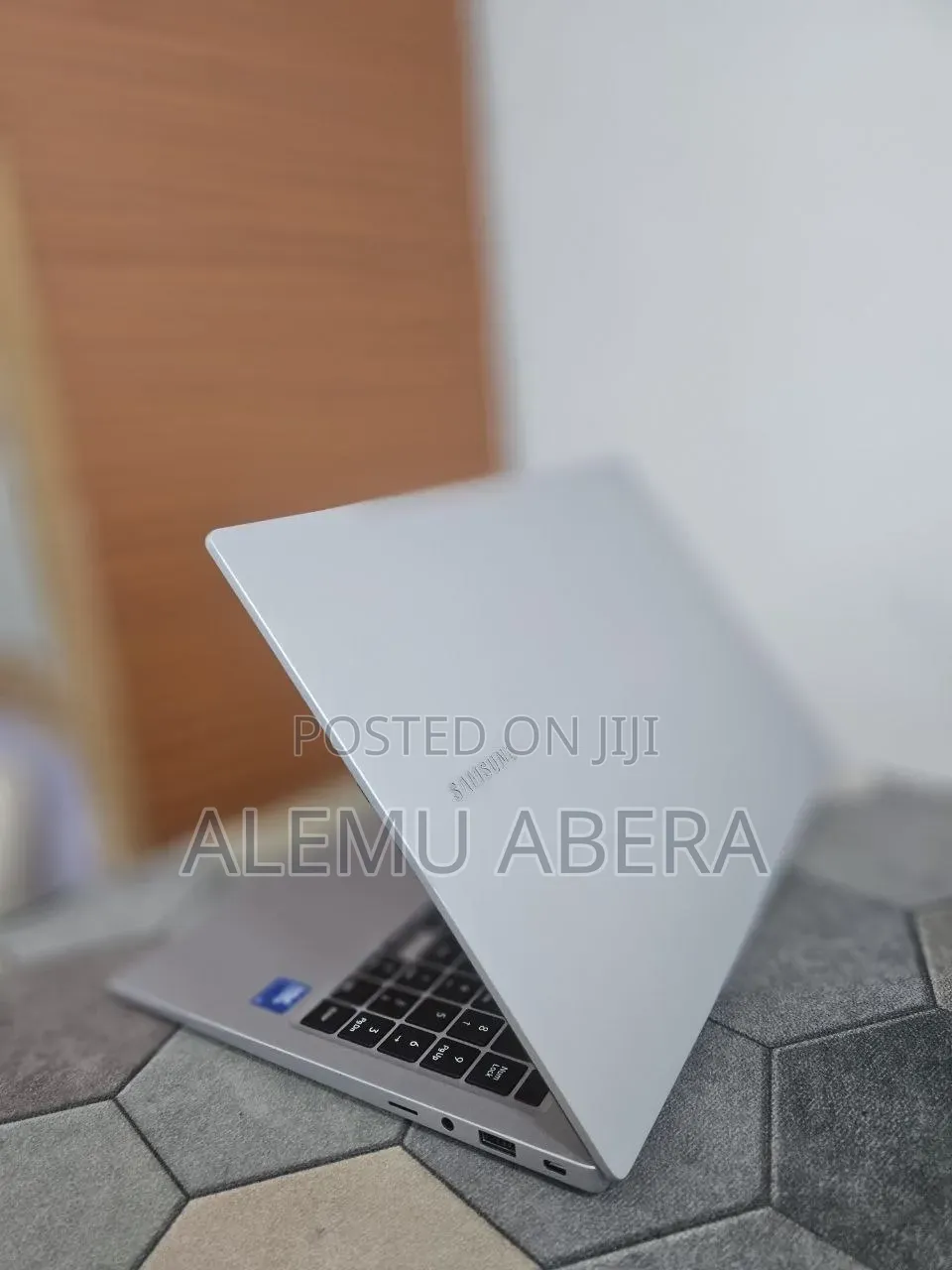 New Laptop Samsung Galaxy Book4 8GB Intel Core 5 SSD 512GB