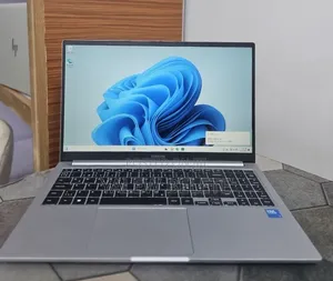 New Laptop Samsung Galaxy Book4 8GB Intel Core 5 SSD 512GB