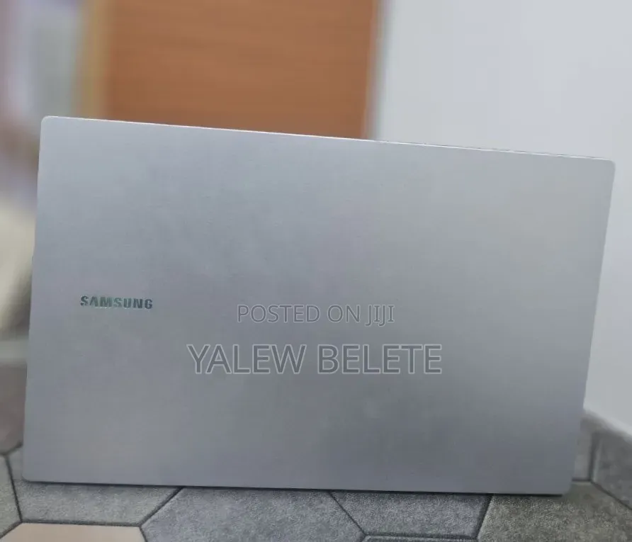 New Laptop Samsung Galaxy Book4 8GB Intel Core 5 SSD 512GB