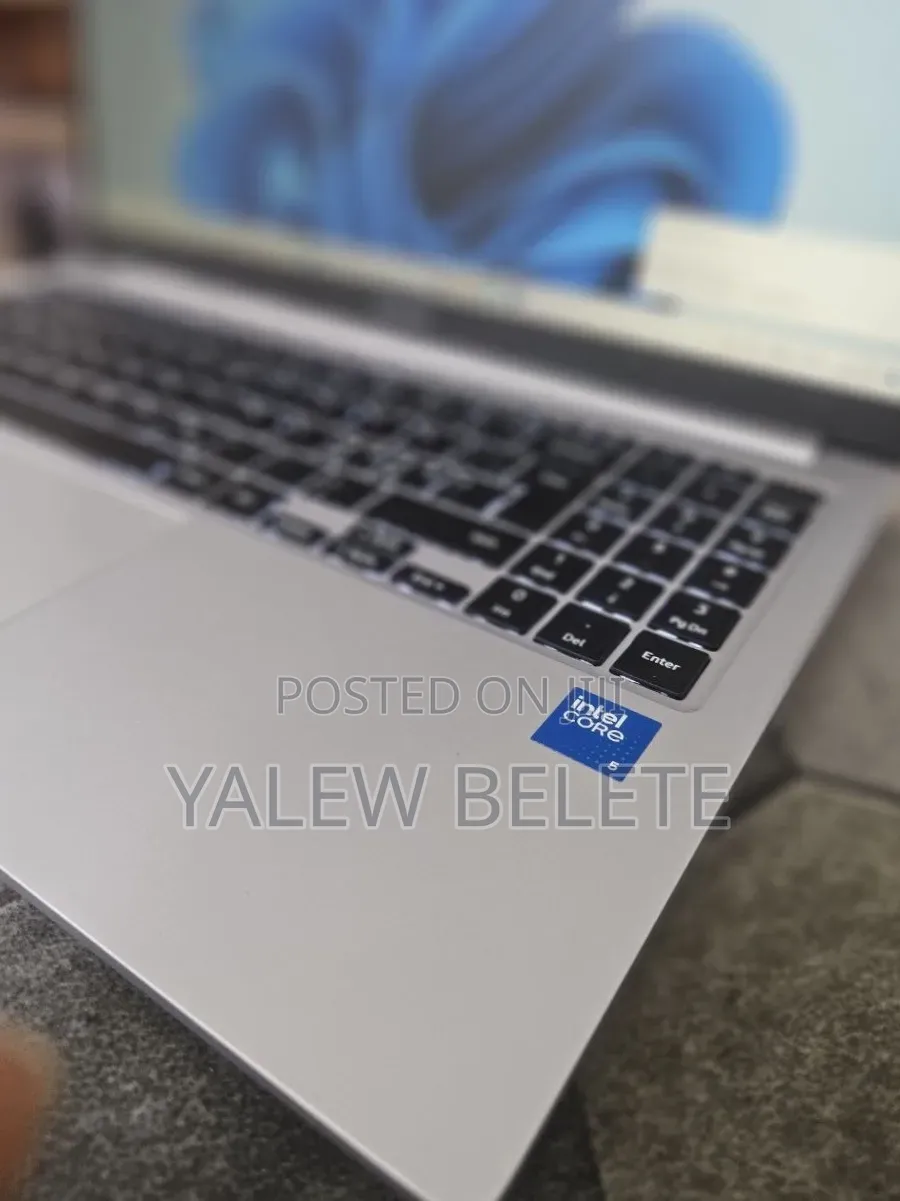 New Laptop Samsung Galaxy Book4 8GB Intel Core 5 SSD 512GB
