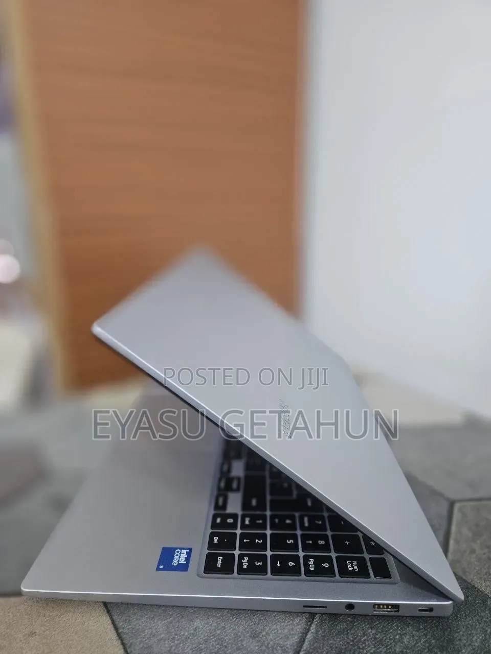 New Laptop Samsung Galaxy Book4 8GB Intel Core 5 SSD 512GB