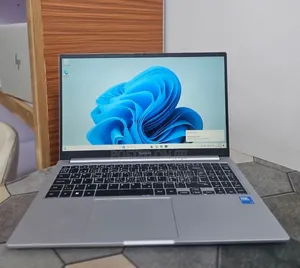 New Laptop Samsung Galaxy Book4 8GB Intel Core 5 SSD 512GB