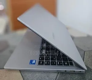 New Laptop Samsung Galaxy Book4 8GB Intel Core 5 SSD 512GB