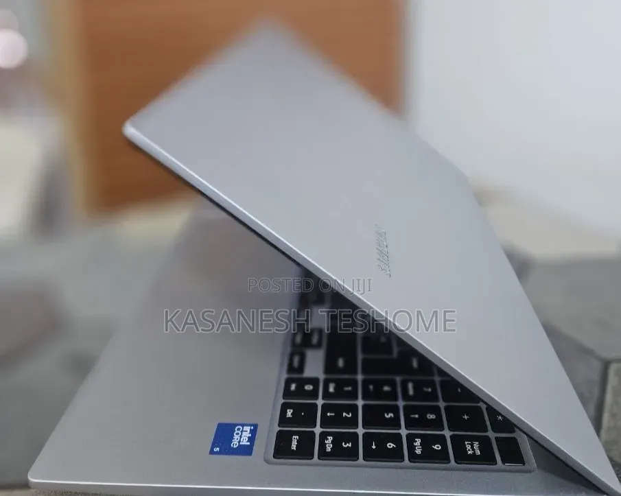 New Laptop Samsung Ativ 8GB Intel Core i5 SSD 512GB