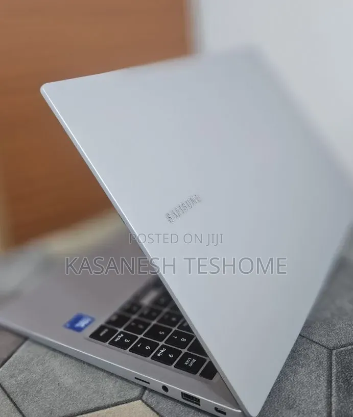 New Laptop Samsung Ativ 8GB Intel Core i5 SSD 512GB