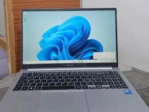 New Laptop Samsung Galaxy Book4 8GB Intel Core 5 SSD 512GB