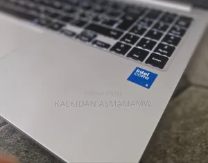 New Laptop Samsung Galaxy Book4 8GB Intel Core 5 SSD 512GB