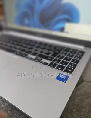 New Laptop Samsung Galaxy Book4 8GB Intel Core 5 SSD 512GB